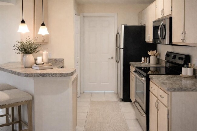 Building Photo - 713 Crest Pines Dr