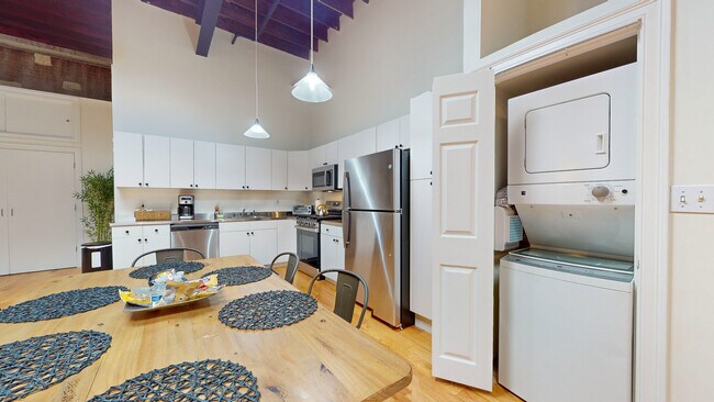 Building Photo - 19 Stanhope St