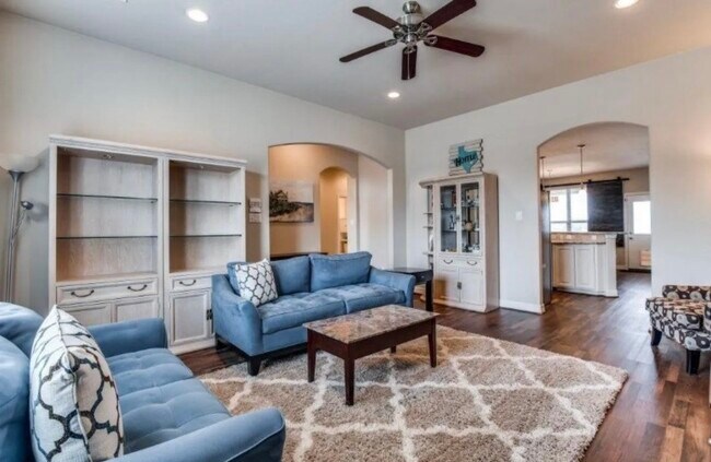 Building Photo - 607 Mallard Dr