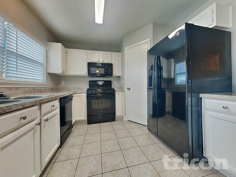 Building Photo - 2622 Townhall Ln