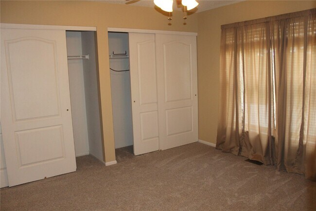 Building Photo - 5 Bluefield Ct