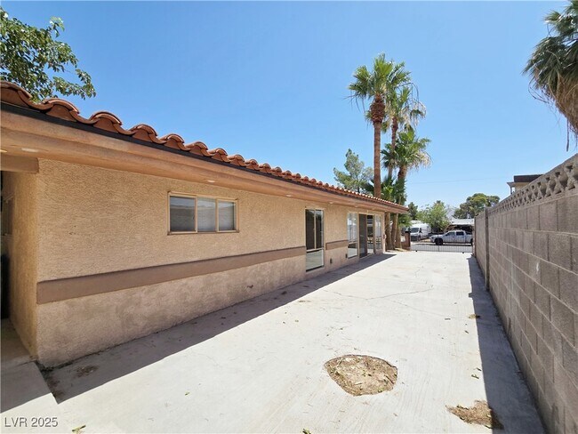 Building Photo - 713 N 18th St