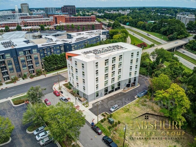 Building Photo - 600 S Duke St