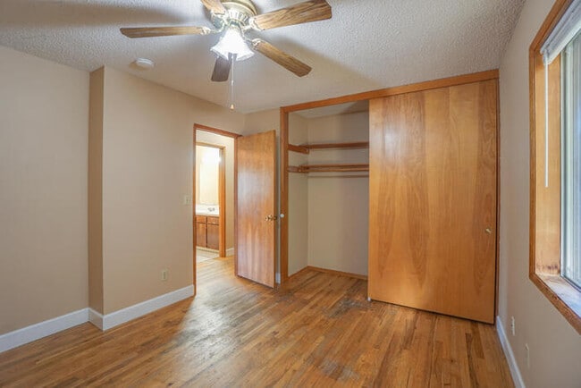 Building Photo - FOUR BEDROOM SPLIT LEVEL IN SALMON CREEK
