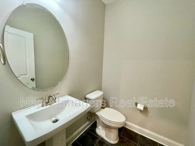 Building Photo - 5344 Debut Ave