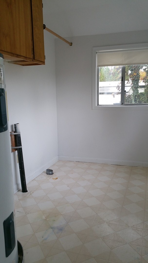 Building Photo - Cozy House