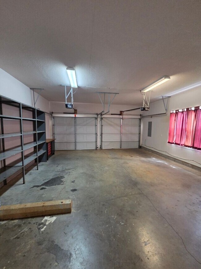 Building Photo - 1174 Buchanan Loop