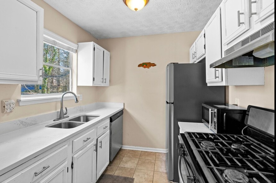 Kitchen - 5300 Forest Downs Ln