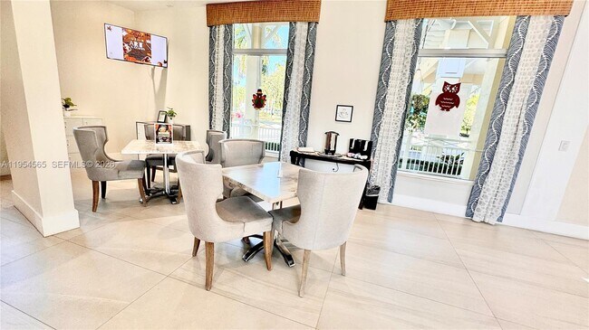 Building Photo - 139 NE 27th Terrace