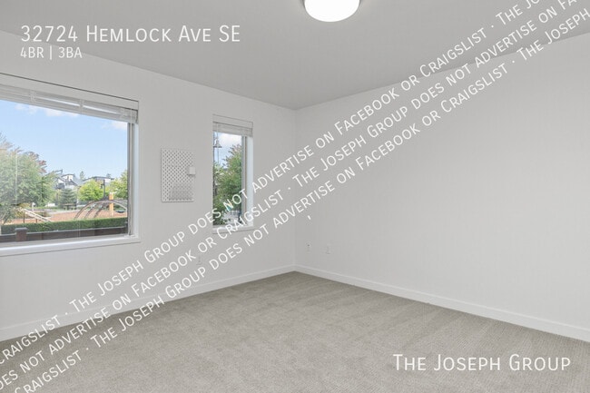 Building Photo - 32724 Hemlock Ave SE