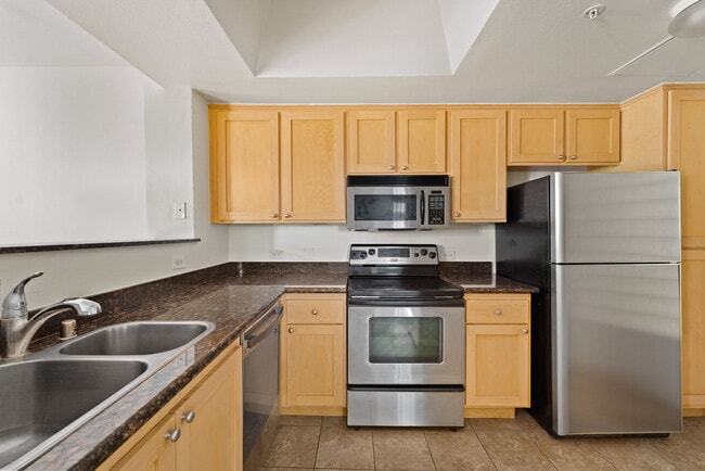 Building Photo - 2400 5th Ave