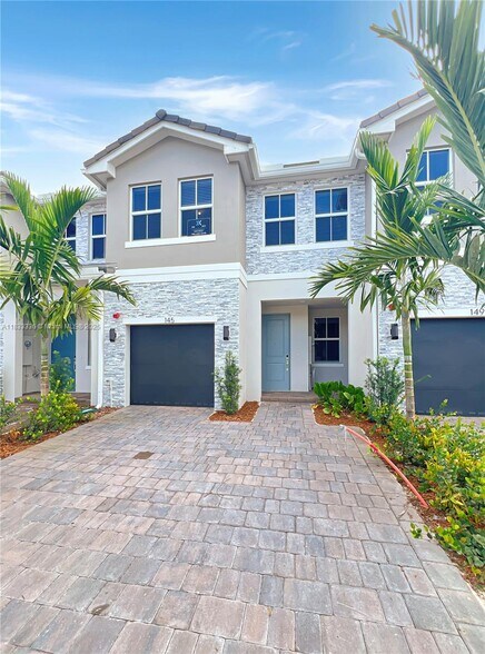 Building Photo - 145 SW 170th Ave