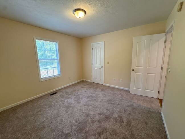 Building Photo - 307 Forrestwood Dr