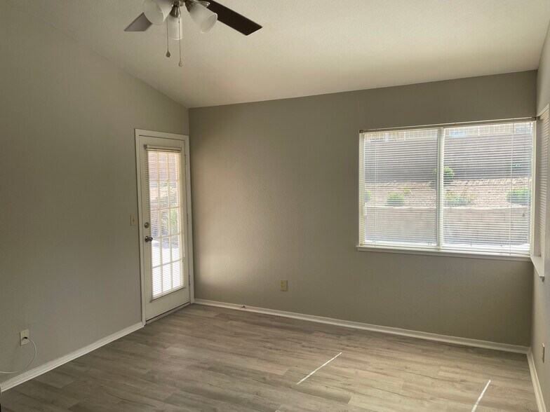 Building Photo - 1183 Pelican Lake Ln