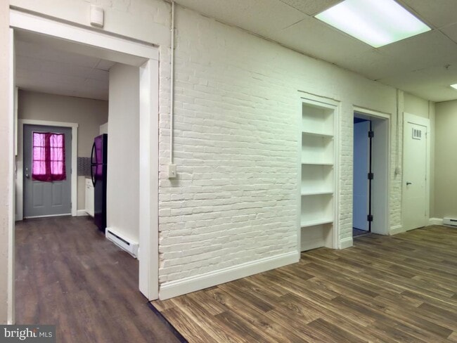 Building Photo - 100 S Front St