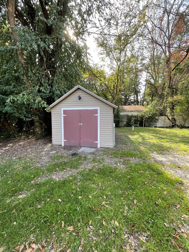 Building Photo - 538 E Lincoln Ave