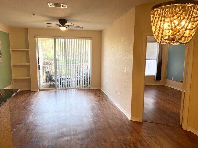 Building Photo - 2 Bedroom 2 Bath Condo For Rent in Kissimm...