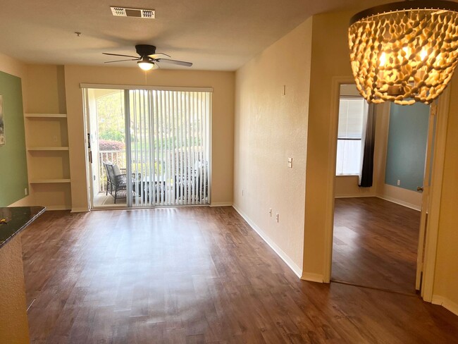 Building Photo - 2 Bedroom Condo For Rent in Kissimmee in L...