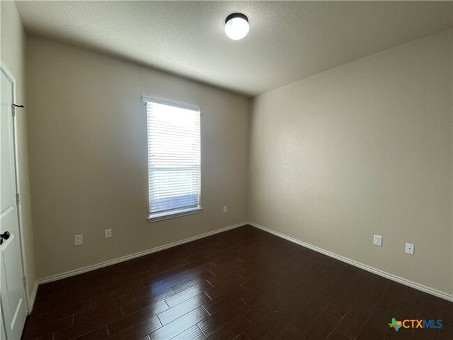 Building Photo - 688 Creekside Cir