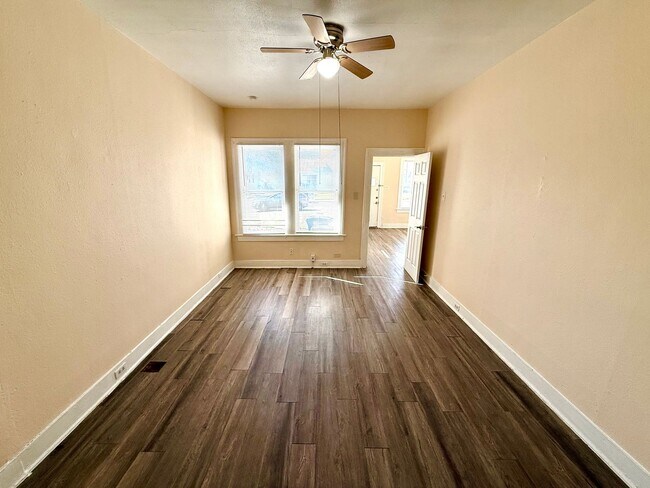 Building Photo - 409 Canton