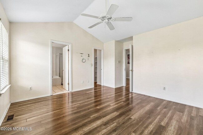 Building Photo - 418 Dorchester Way