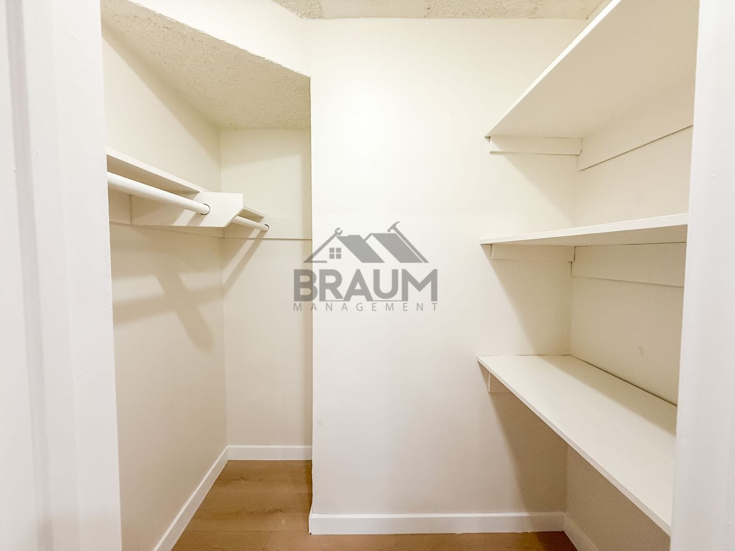 Building Photo - 5252 Hermitage Ave