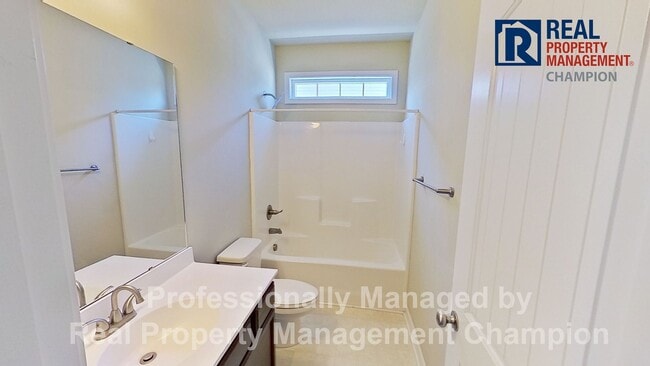 Building Photo - Beautiful Townhome with Open Floorplan and Covered Patio