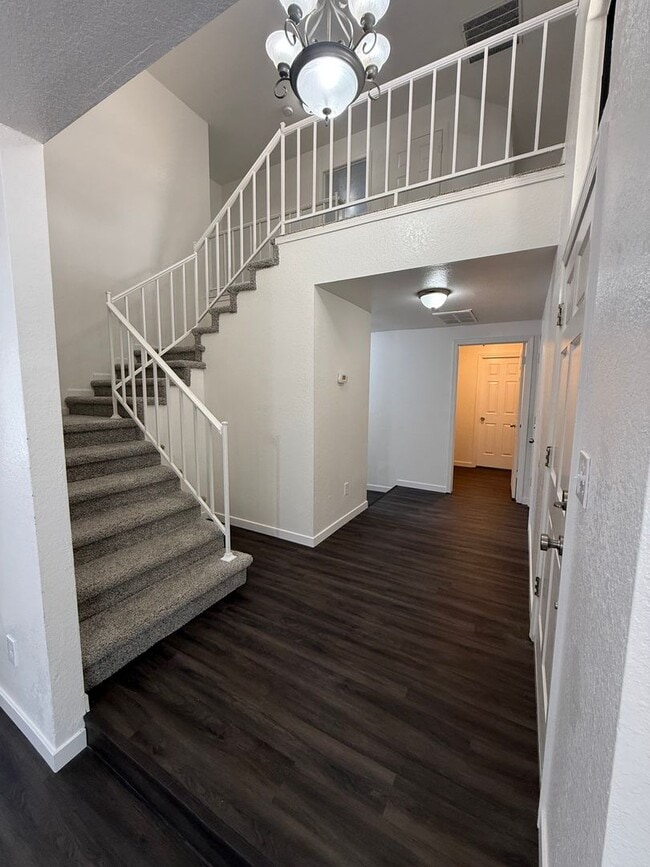 Building Photo - Remodeled Home: 4 Bd/ 2.5 Bath Two Story!