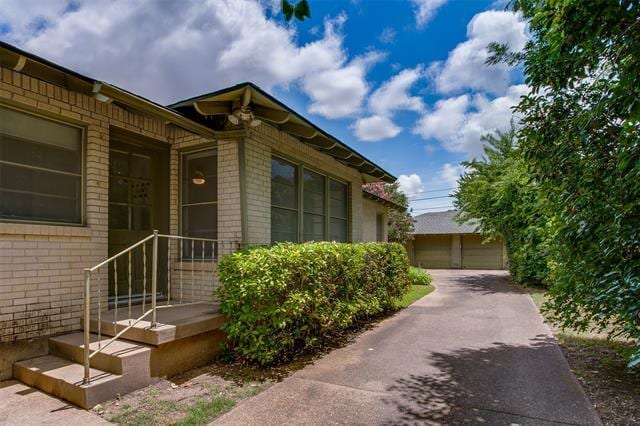 Building Photo - 948 N Windomere Ave