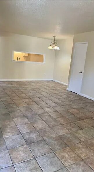 Dining area - 705 Vouray Dr