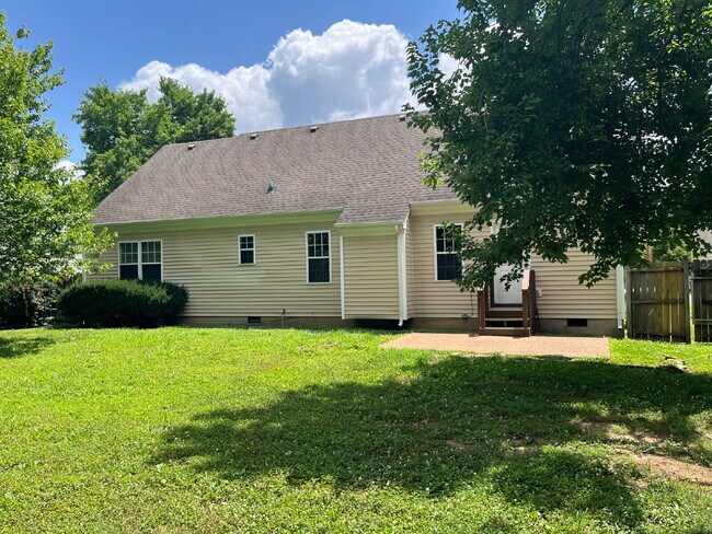 Building Photo - "Charming 3-Bedroom Home with 2 Full Baths in Beautiful Thompson's Station!" FENCED BACKYARD!