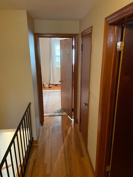 Building Photo - 211 Harding Ave