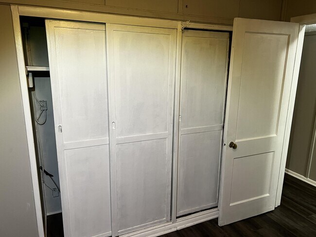 Building Photo - 4820 Bluebird Ave