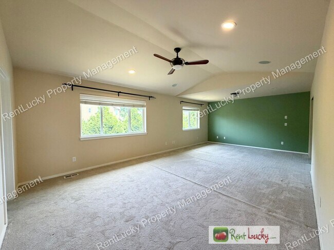 Building Photo - Amazing 5 Bedroom Home in Bothell with Gorgeous Finishes and Large Family Room!