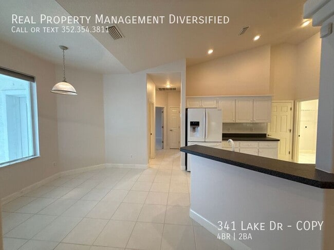 Building Photo - 341 Lake Dr