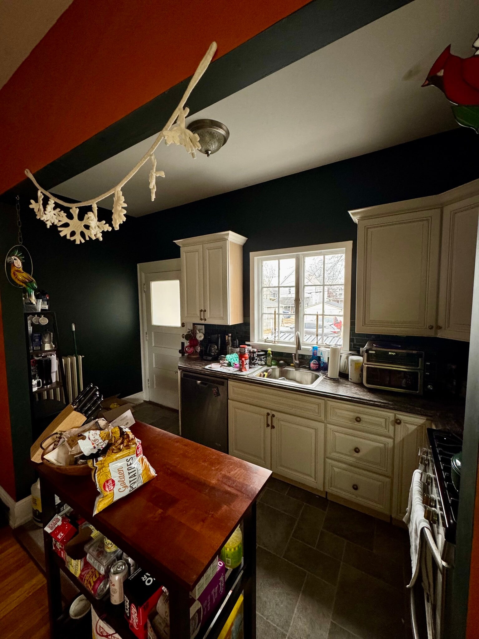 Building Photo - 609 East Walnut Street