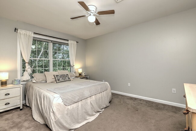 Building Photo - 28 Edgewood Ave