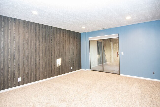 Building Photo - Ridgewood Condo 1 Bed Apartment W/ Pool & Clubhouse!