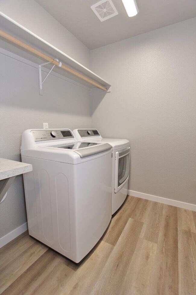 Building Photo - Immaculate & Spacious Home in West Meridian