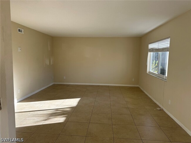 Building Photo - 4621 Bayshore Dr