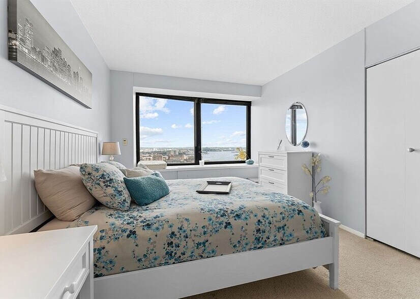 Building Photo - 85 E India Row