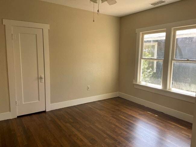 Building Photo - UPDATED!  3 BED, 1 BATH!