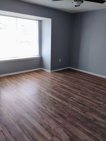 Building Photo - 5275 Kimberlin Ave