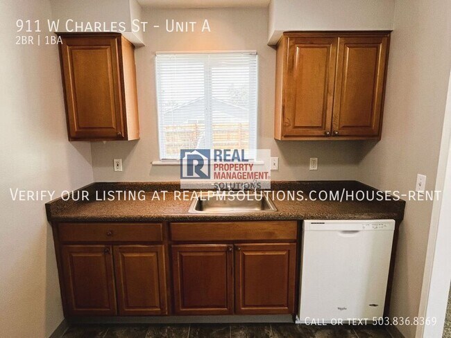 Building Photo - 911 Charles St