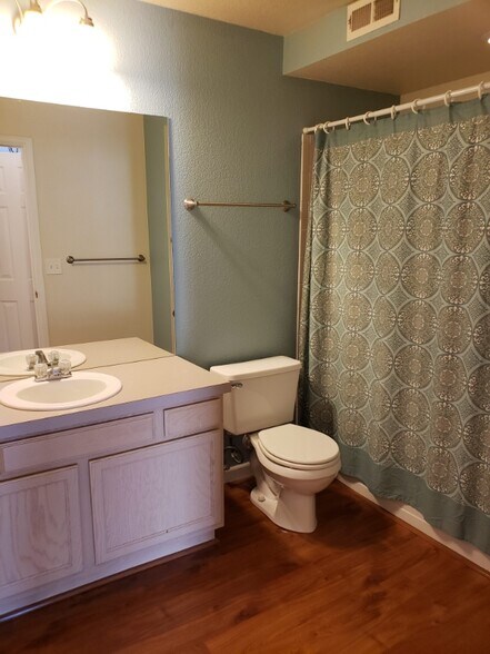 Building Photo - 5225 White Willow Dr