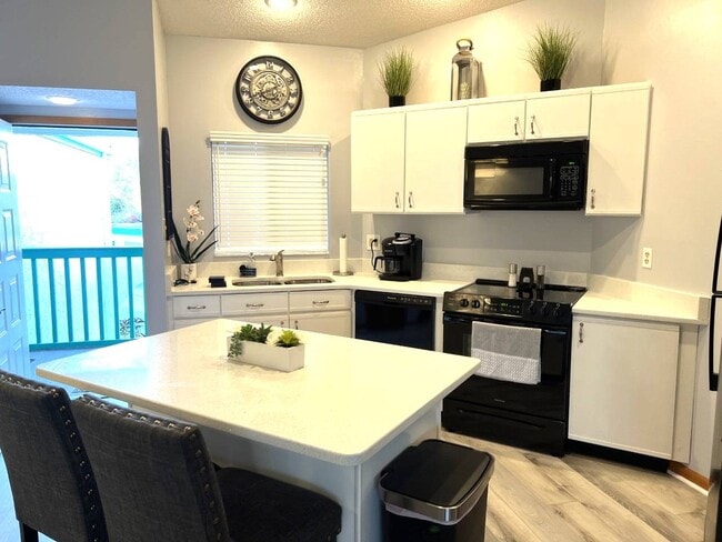 Building Photo - 4801 Casablanca Cir