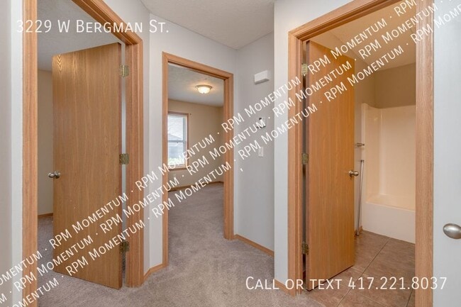 Building Photo - 3229 W Bergman St