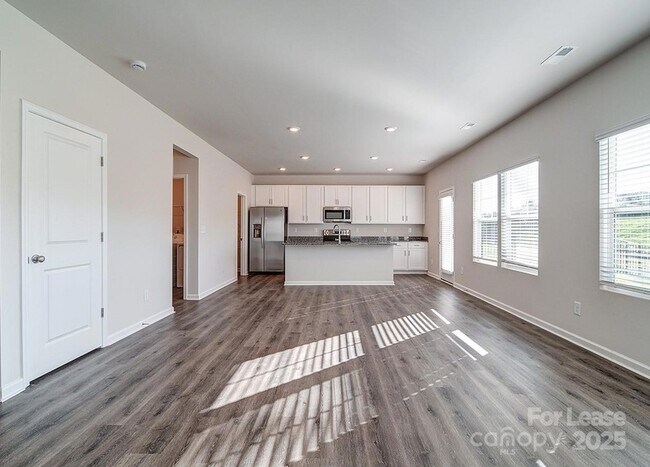 Building Photo - 154 Almaden St