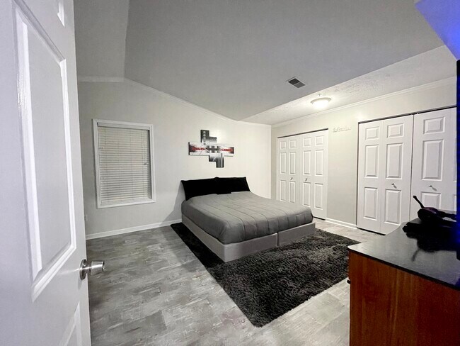 Master Bedroom - 3031 Poplar Creek Dr SE