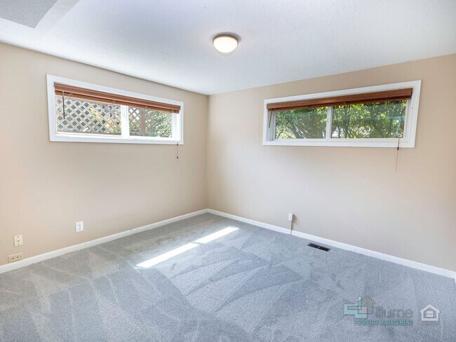 Building Photo - Beautiful 4 Bedroom Home